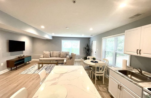 Seabrook Apartment | Modern 2 bedrooms house in prime location