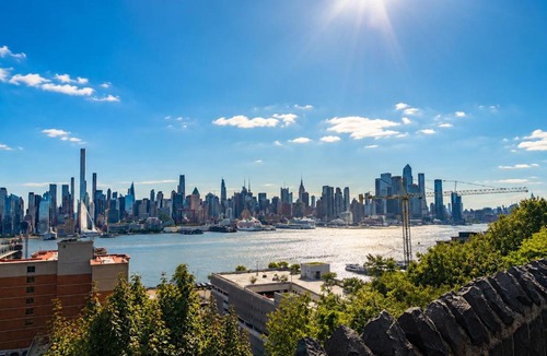 West New York Apartment | Modern 3 Bedroom Apartment, Sleeps 11, 20 min to Times Square