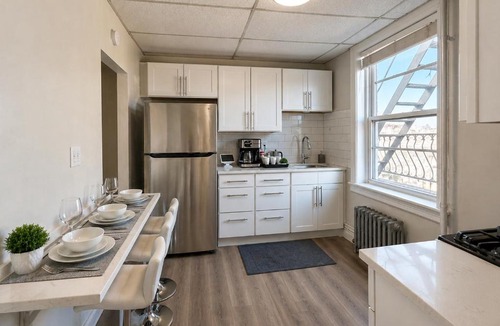 West New York Apartment | Modern 3 Bedroom Apartment, Sleeps 11, 20 min to Times Square