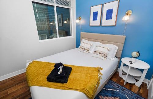 East Garfield Park Apartment | Modern 3BR Retreat Near United Center & West Loop