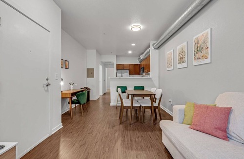 North Broadway - Holiday Apartment | Modern Apartment with Amenities 102