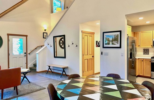 Leavenworth House | Modern Beaver Valley Cabin w/Hot Tub & Games!