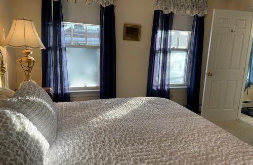 Yachting Village House | Modern Cottage Downtown NPT-Waites Wharf Cottage RE05618-STR