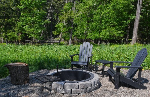Jefferson House | Modern, Cozy, Romantic Tiny Home in the Woods! EV Fast Charging, WIFI, and More!