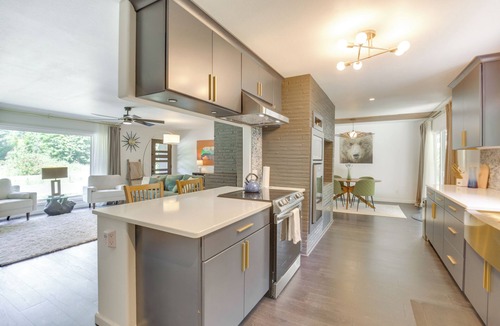 Oregon Coast Cottage | Modern Creekside Retreat 1 Mi to Spirit Mtn Casino