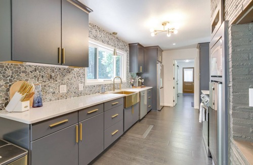 Oregon Coast Cottage | Modern Creekside Retreat 1 Mi to Spirit Mtn Casino