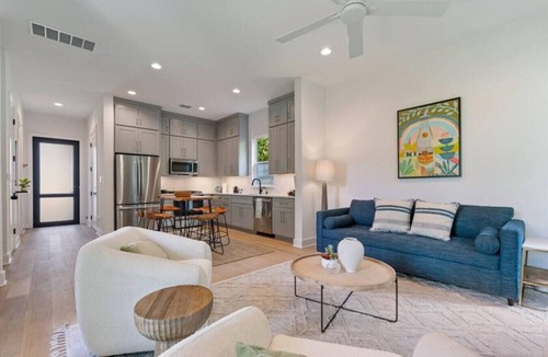 Austin House | Modern Family Comfort | 2BR/2.5BA Sleeps 6