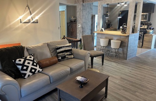 Toledo House | Modern family-friendly 3BR Home in Toledo