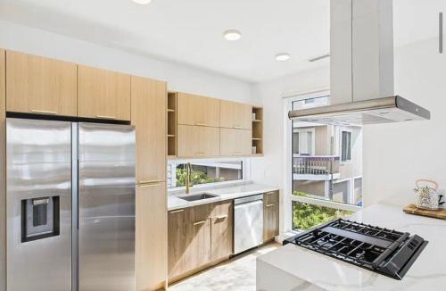 New Haven Apartment | Modern living on the Quinnipiac River