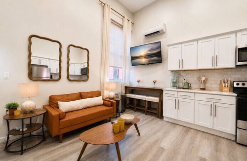 Mill River Apartment | Modern Loft near Yale and Wooster Square + Parking