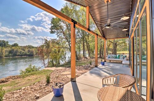 Lone Rock House | Modern Norfork House w/Patio on White River!