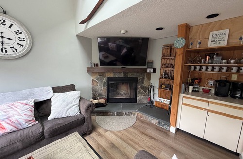 Thornton Condo | Modern Rustic townhouse close to everything NH! Work and play year round.