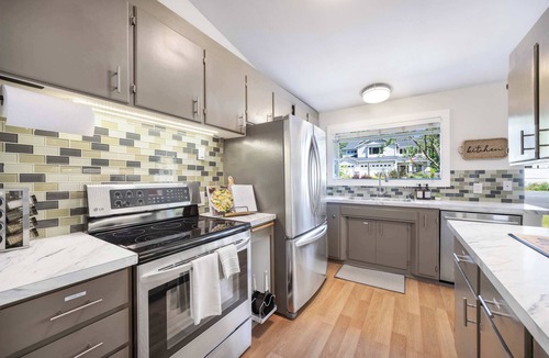 Shoreline Condo | Modern Single-Level 2BR | Easy Access & Office