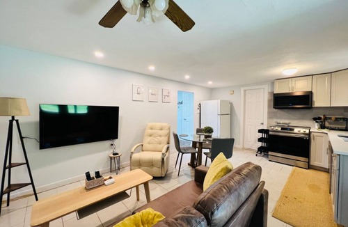 Glen Cove House | Modern Stylish 3b3b Home @Glen Cove