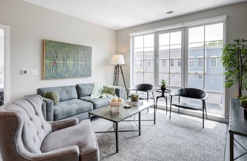 New Haven Apartment | Modern Townhome | Walk to Yale and Downtown