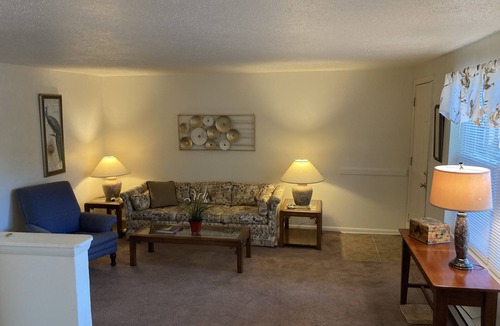 East Ocean View Apartment | Monthly Upscale Apartment by the Bay "B"