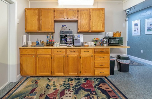 Marblehead Apartment | Morning Bliss in Marblehead at the Victorian Inn