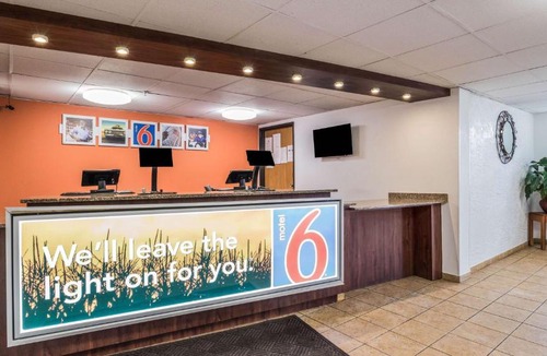 Elk Grove Village Hotel | Motel 6-Elk Grove Village, IL