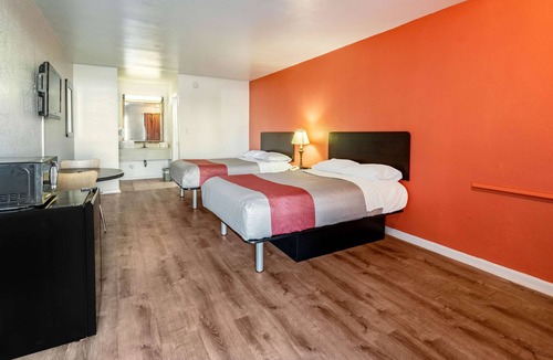Portsmouth Hotel | Motel 6 Portsmouth, VA