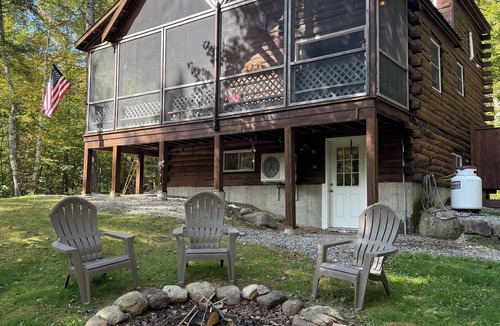Ellsworth Cabin | Mountain Cabin Charm in Rumney with Wood Stove.