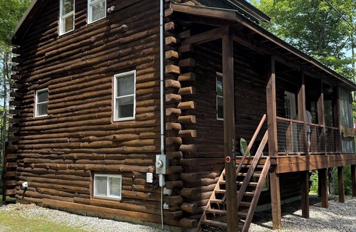 Ellsworth Cabin | Mountain Cabin Charm in Rumney with Wood Stove.