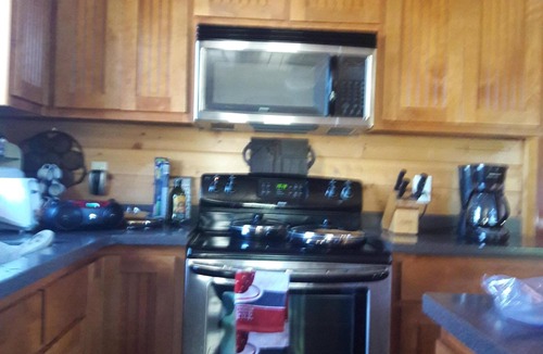 Piney Creek Cabin | Mountain Cabin located in a gated community, within walking distance to river.