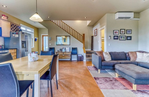White Salmon House | Mountain cabin on 5 acres with private hot tub & Mt Hood views