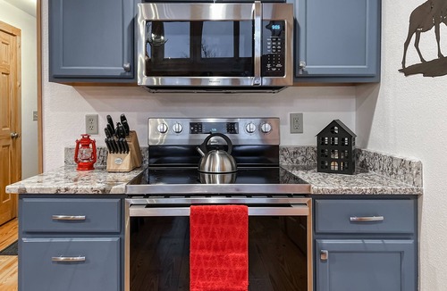 Wolf Laurel Cabin | Mountain View Cabin @ 4300'/HotTub/Game Room/Near Asheville & Johnson City