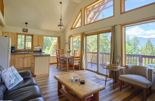 Packwood Cabin | Mountain View Cabin, Hot Tub at White Pass Resort, Mt. Rainier