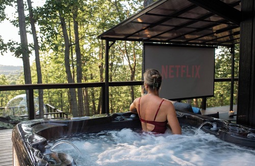 Bluemont Ski Chalet | Mountain View + Hot tub + Sauna + Yoga + Trails + Wineries + Geodesic stargazing dome