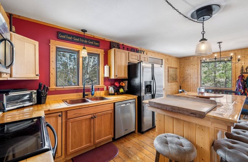 Lead Ski Chalet | Mountain views/Hot Tub/Room for the entire group