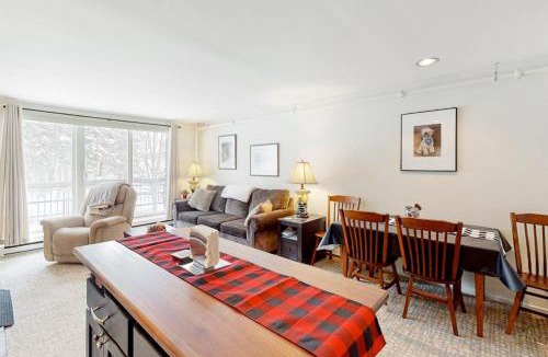 Warren Apartment | Mountainside 20