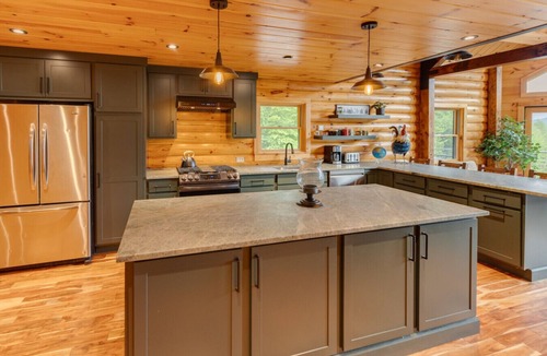 Thornton Cabin | Mountaintop Cabin with Incredible View