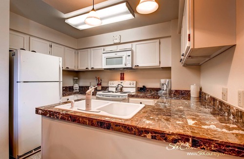 Historic District Condo | Mtn Retreat with Stunning Views & Prime Location! Onsite Outdoor Pool. SH50