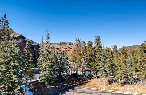 Historic District Condo | Mtn Retreat with Stunning Views & Prime Location! Onsite Outdoor Pool. SH50