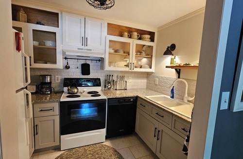 Candler Apartment | Mtn Views near Asheville with outdoor in-ground pool