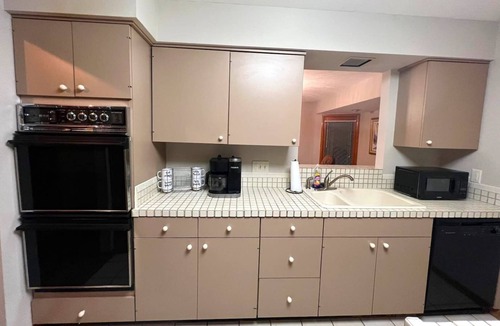 Huron House | Multi-level Large Home-minutes from Cedar Point!