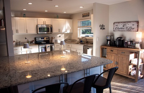 Central Naples House | Naples Outdoor Paradise/HEATED Pool & Spa/Only 1.2mi from Beaches!