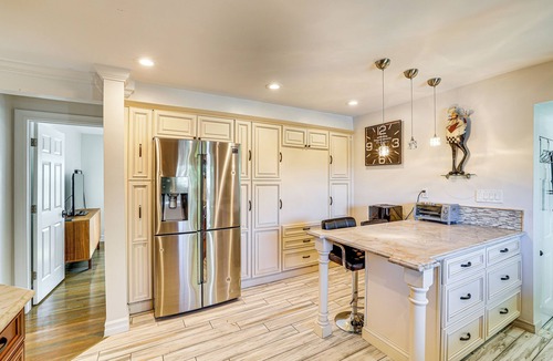 East Shore House | Near Yale & Lighthouse Point Beach: Home w/Pool!