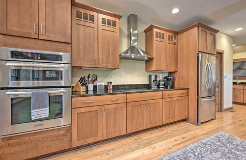 Rome House | Nekoosa Golf Course Retreat w/Hot Tub!