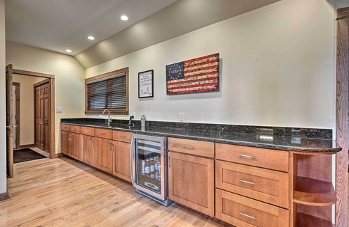 Rome House | Nekoosa Golf Course Retreat w/Hot Tub!