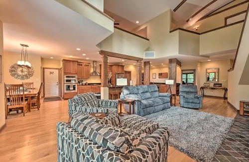 Rome House | Nekoosa Golf Course Retreat w/Hot Tub!