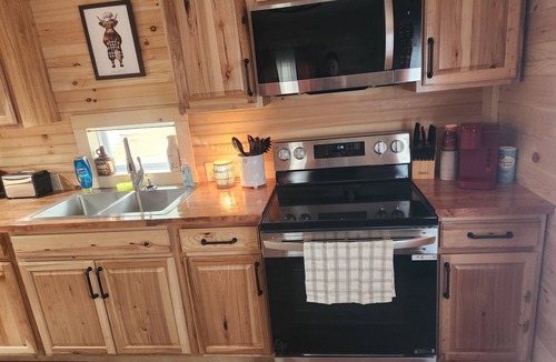 Melmore House | NEVER JUDGE A BOOK BY IT'S COVER! .2 bedroom mobile home in Carey with AC, WiFi