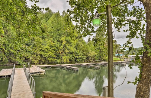 Winchester Cabin | NEW! Airy Winchester Cabin: 1 Mi to State Park!