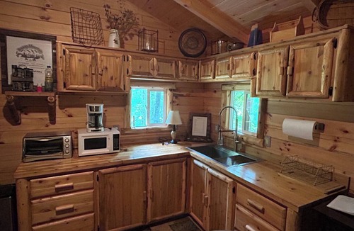 Ray Cabin | New Amish built log cabin near hocking hills & tar hollow, atvs & pet friendly