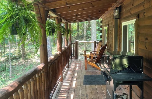 Ray Cabin | New Amish built log cabin near hocking hills & tar hollow, atvs & pet friendly