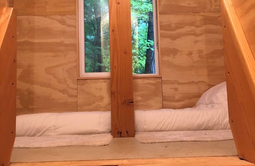 Bristol Cabin | New Build Bristol Cottage 75 yards from Newfound Beach & Dock & Deck Sleeps 8