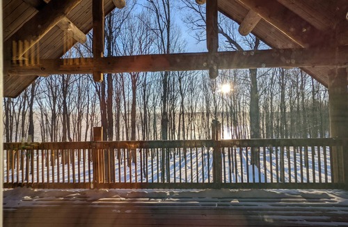 Tomahawk Cabin | NEW! Cozy & Comfortable Log Cabin RETREAT on the WI River