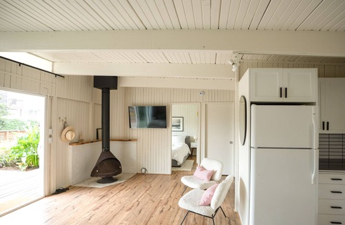 Neskowin Cottage | New! Cutest Cottage on the Oregon Coast + Hot Tub + Steps to the Beach!