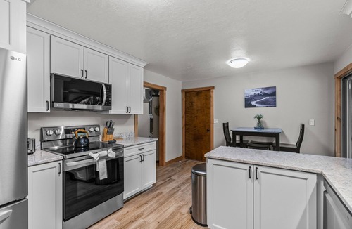 Southwest Bend House | New! Diamond Retreat – Peaceful Bend Hideaway Near Old Mill & Trails
